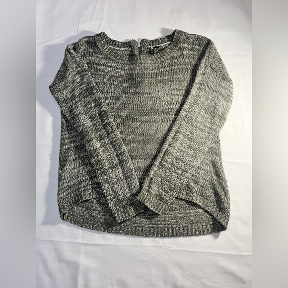 Gray Knit Sweater Size M Classy Minimalist Winter Layering - Picture 3 of 5